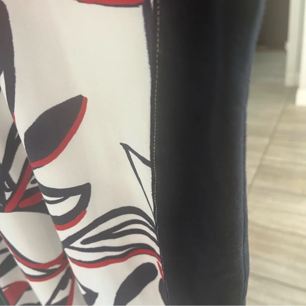 Dolcezza Chic Floral V-Neck Dress in Navy, Red &White   Size XS - Picture 8 of 12